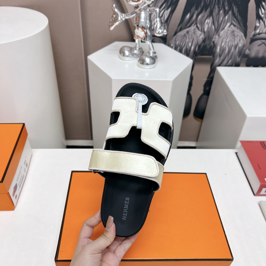 ua H**mes chypre sandal