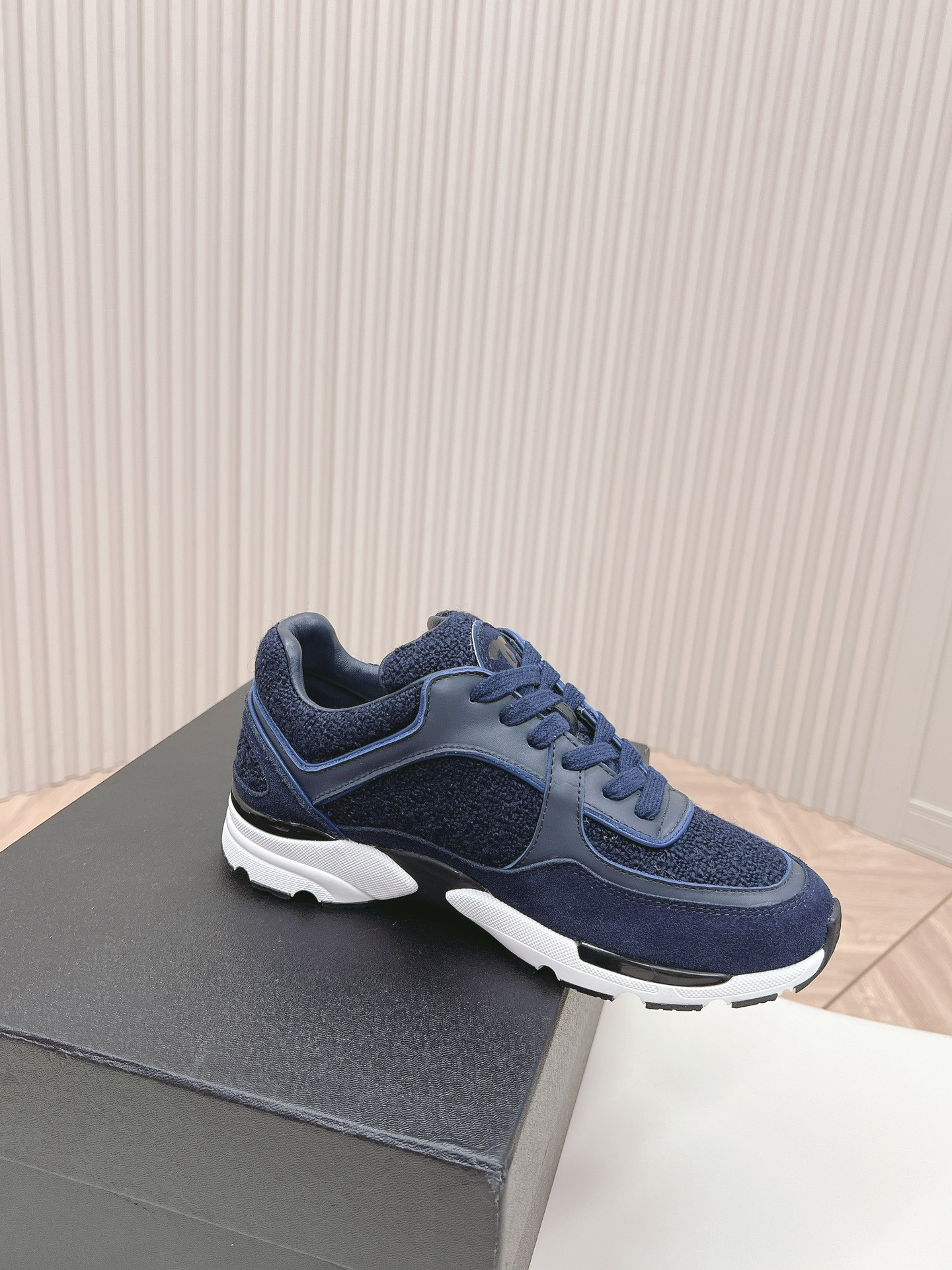 ua Ch*el sneaker