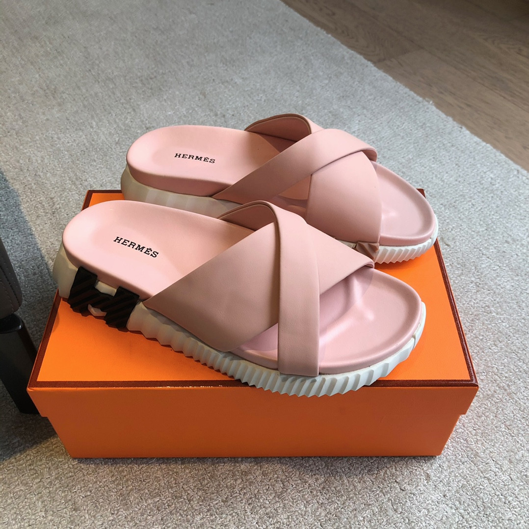 ua H**mes infra sandal
