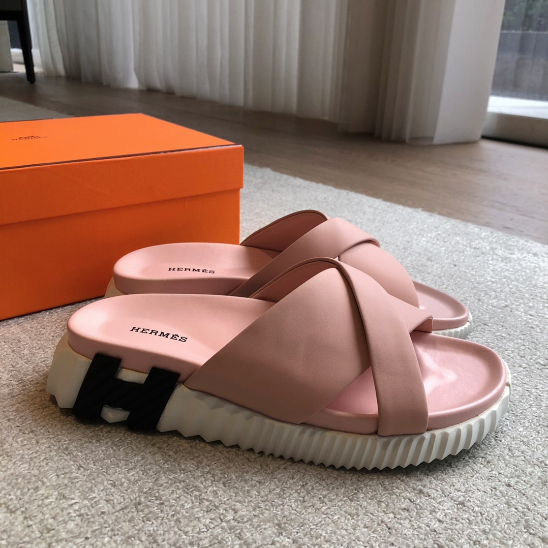 ua H**mes infra sandal