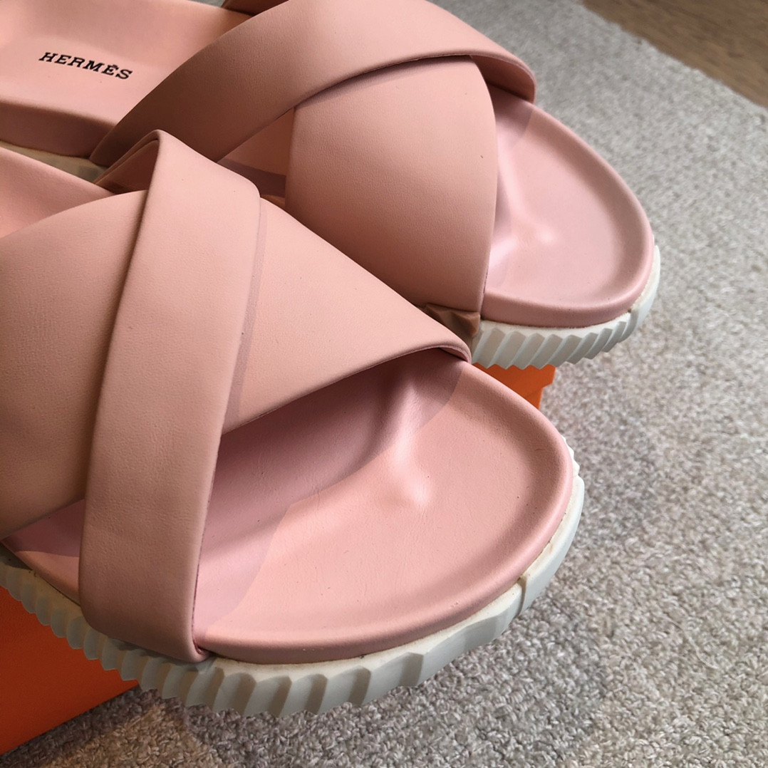 ua H**mes infra sandal
