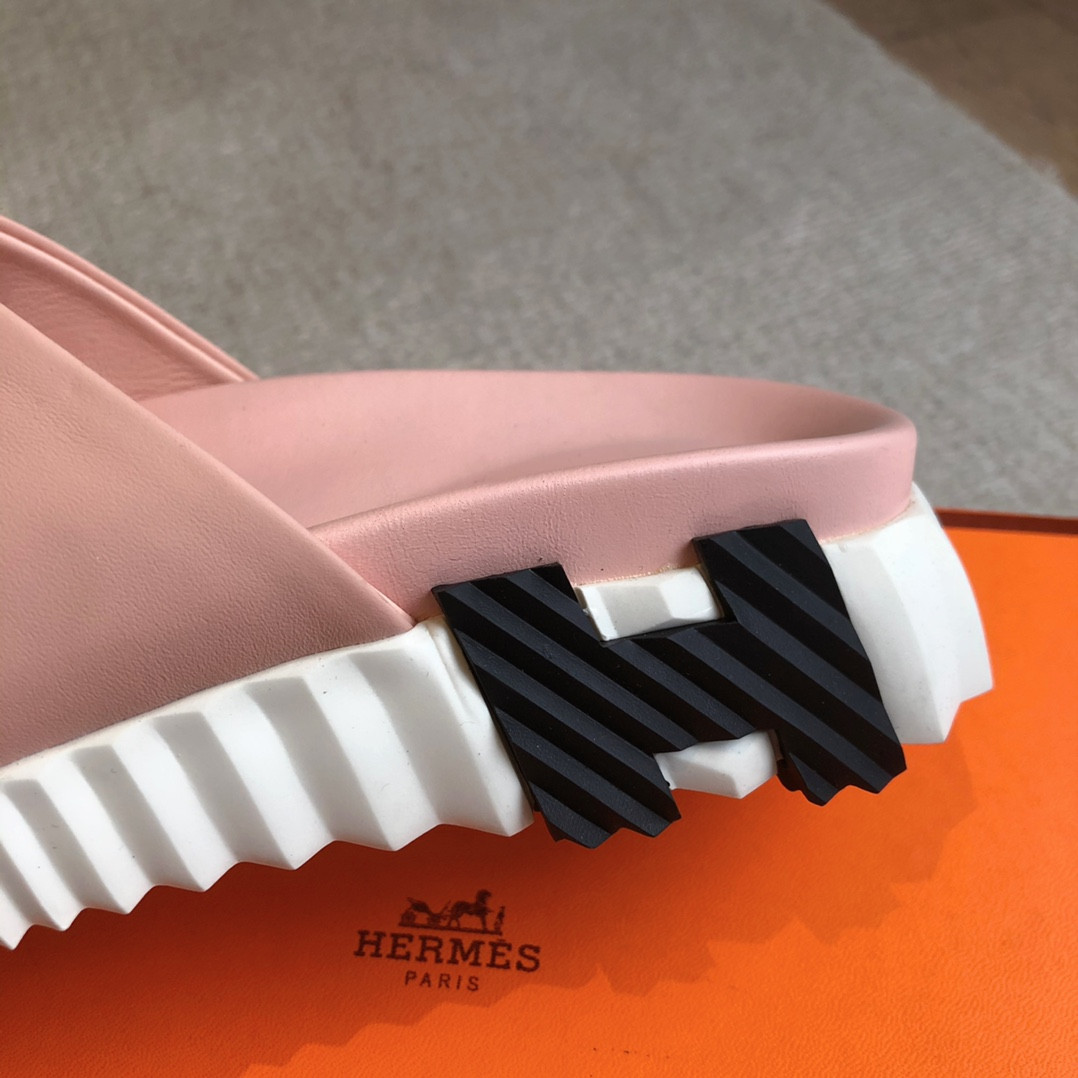 ua H**mes infra sandal
