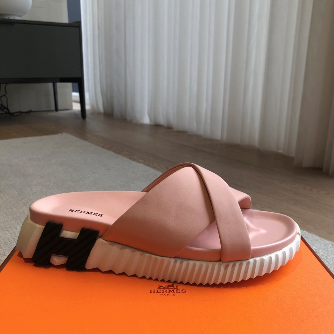 ua H**mes infra sandal