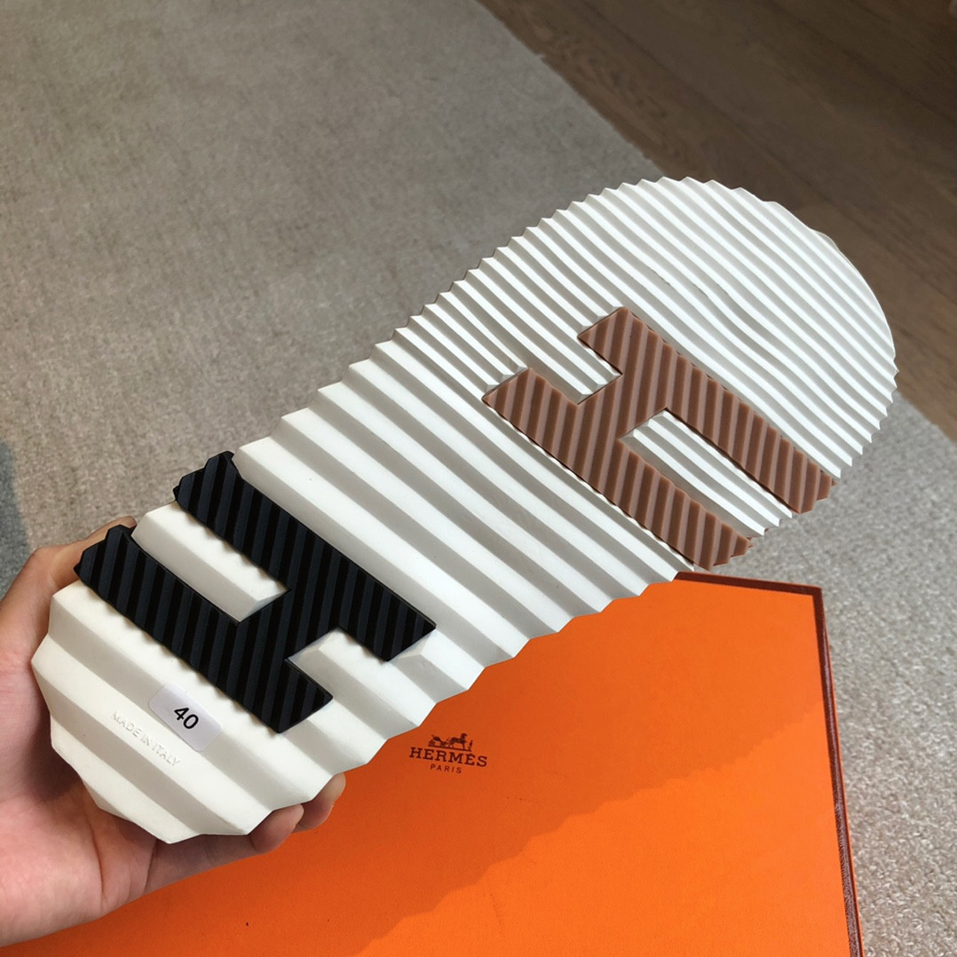 ua H**mes infra sandal