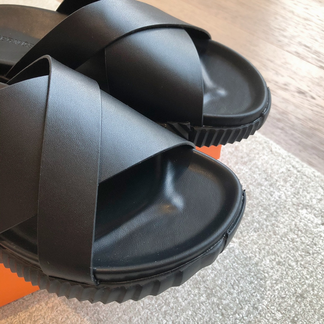 ua H**mes infra sandal