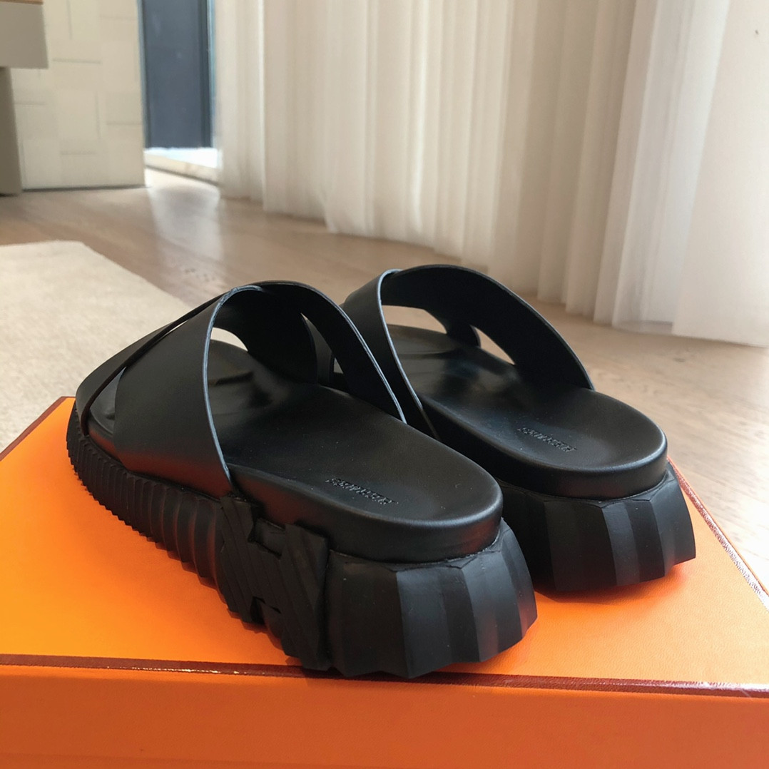 ua H**mes infra sandal