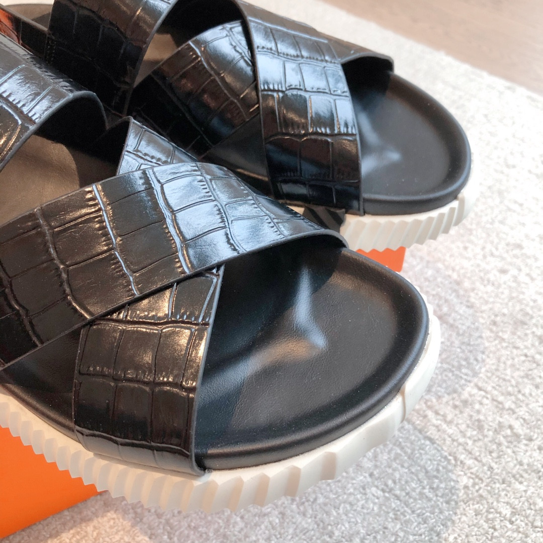 ua H**mes electric sandal