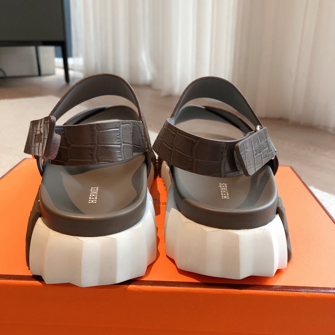 ua H**mes electric sandal
