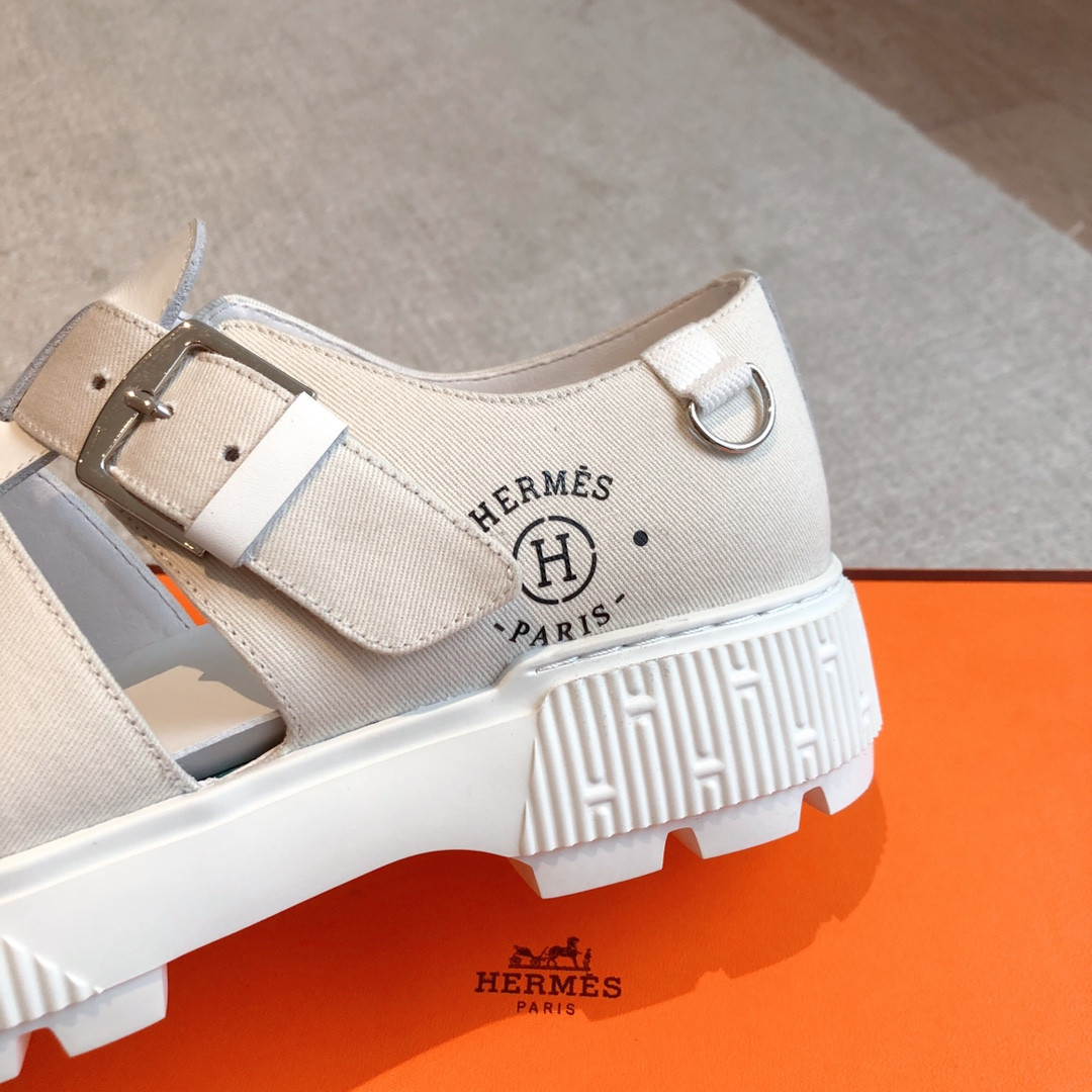 ua H**mes item sandal