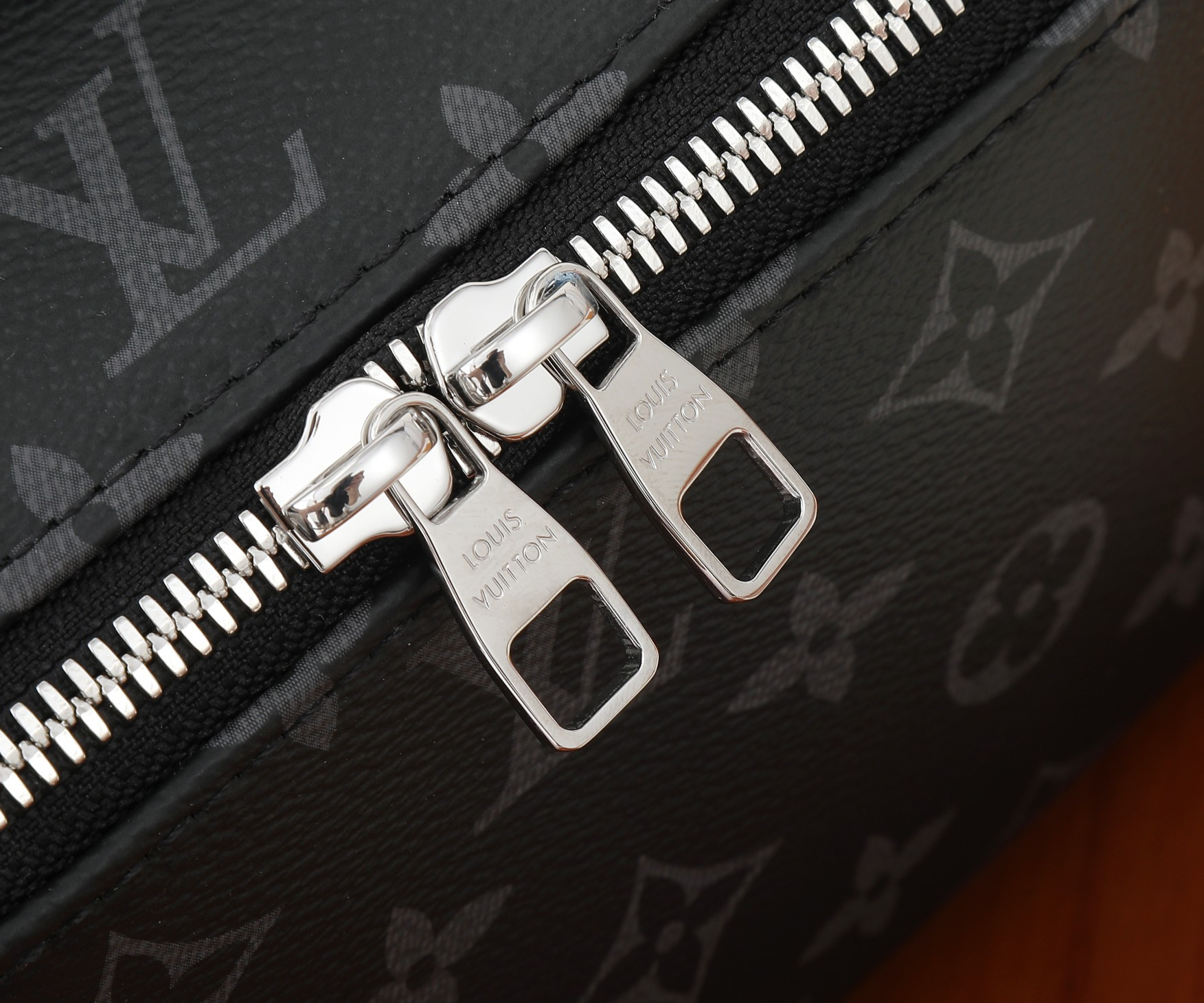 LV Toiletry Bag M11508 24x13x13CM