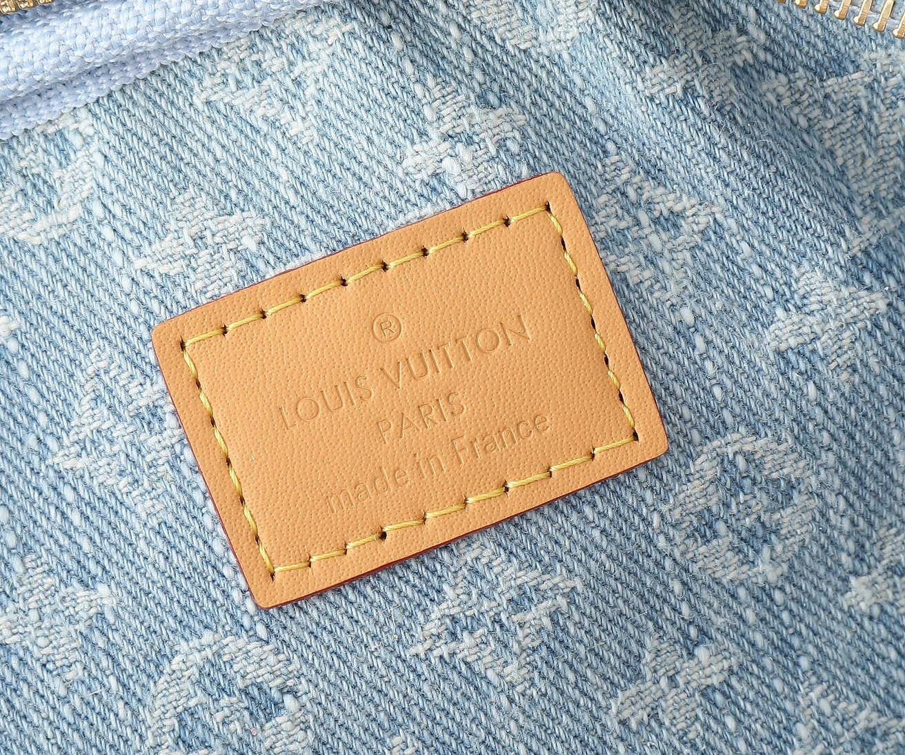 LV Mini Bumbag M83353 17x12x9.5CM