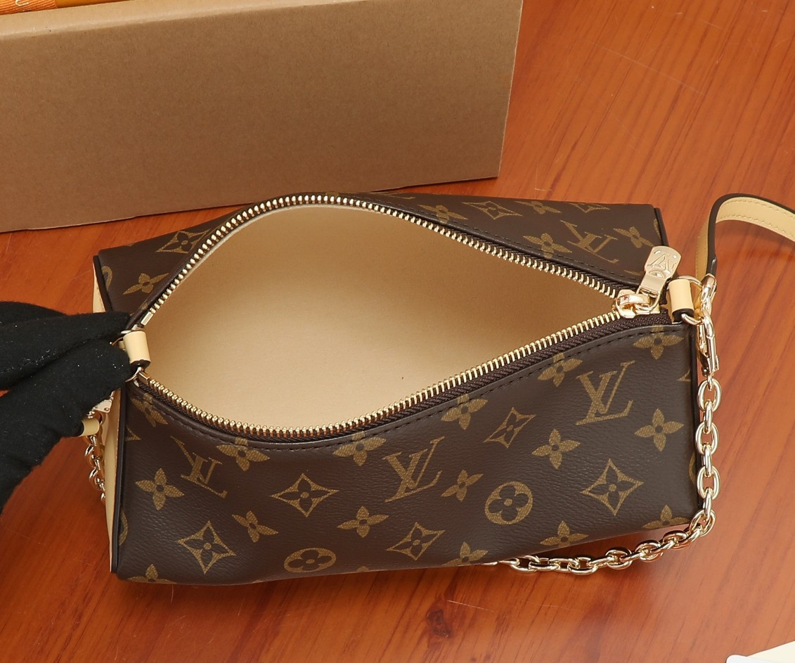 LV Bloom Pouch M11672 22.5x13x13CM