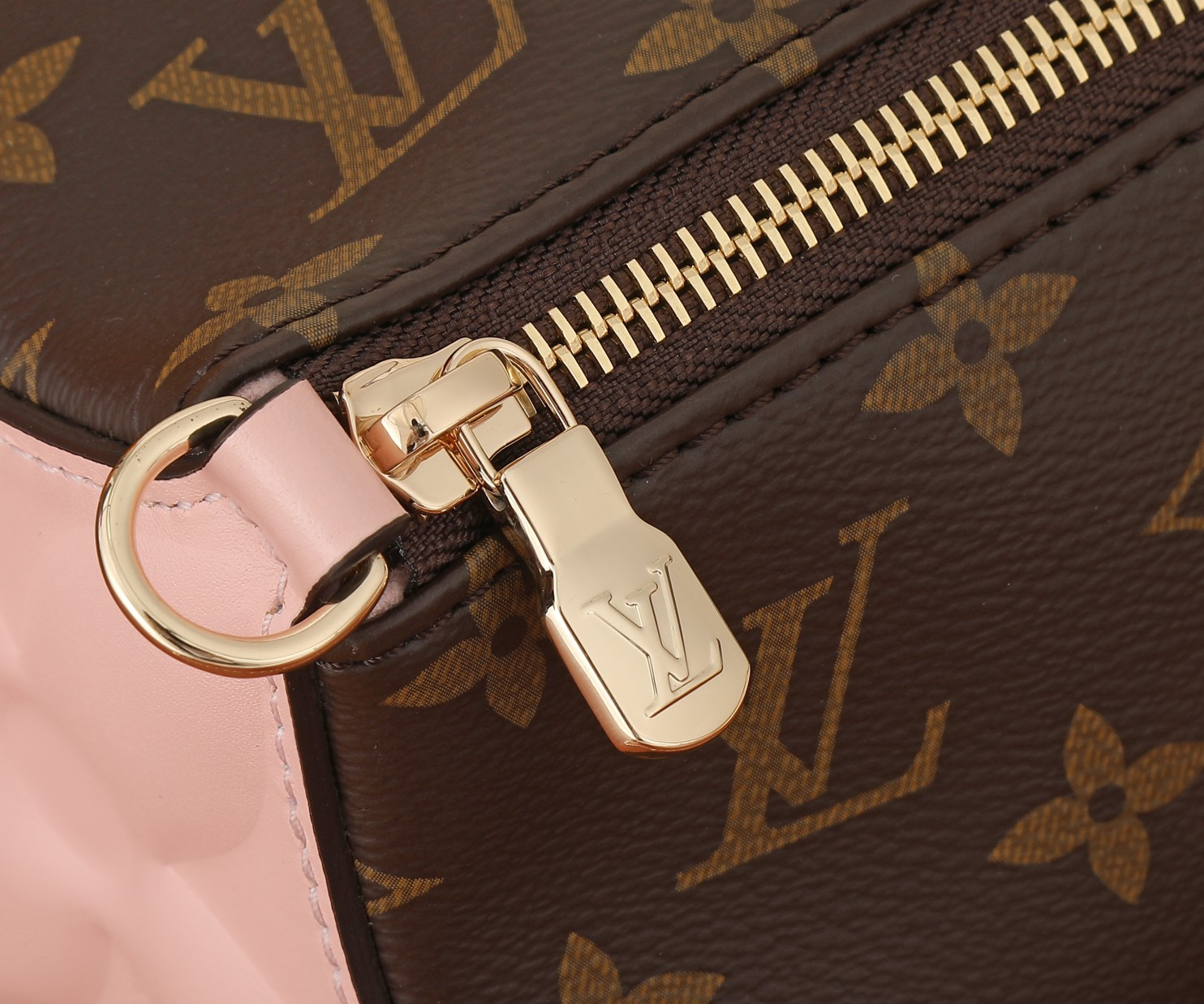 LV Bloom Pouch M11303 22.5x13x13CM