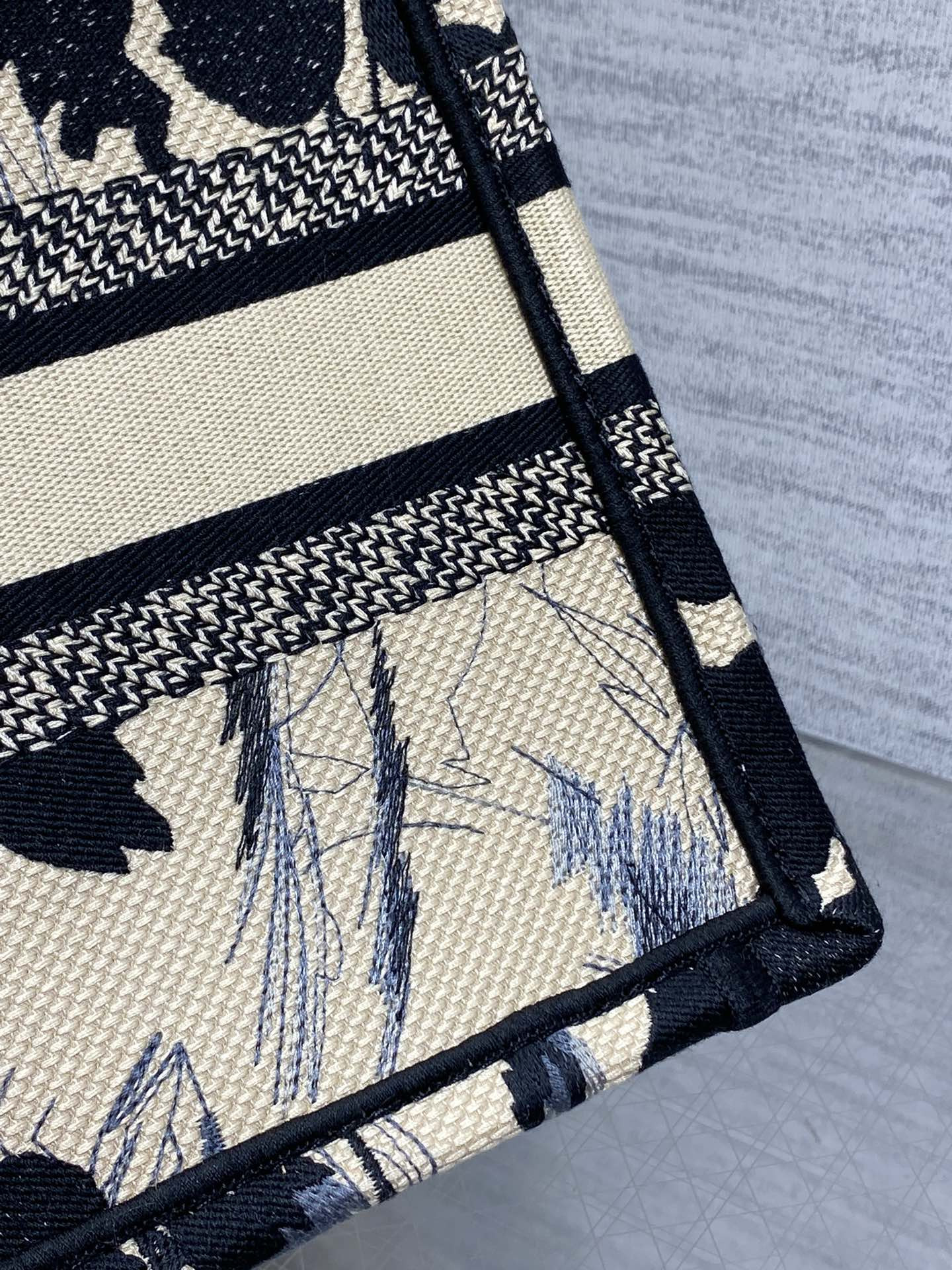 D*or tote 26 x 8 x 22cm