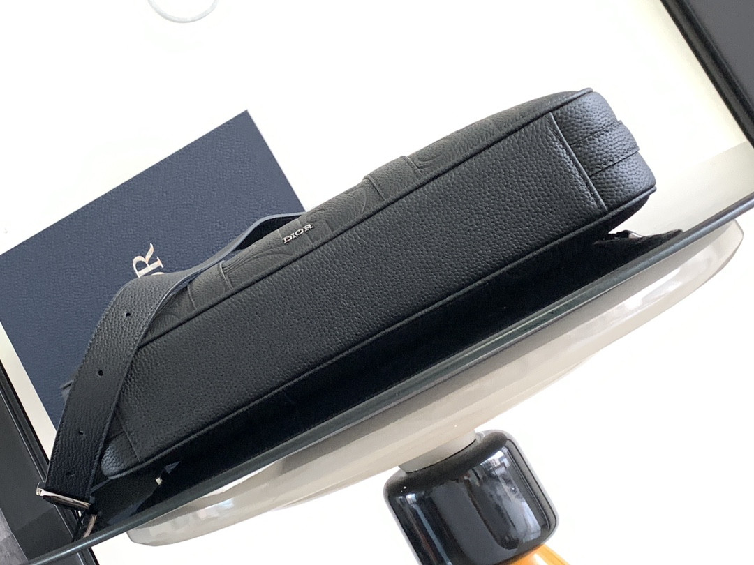 D*or zipped briefcase  black D*or gravity leather and black grained calfskin 37 x 28 x 6 cm