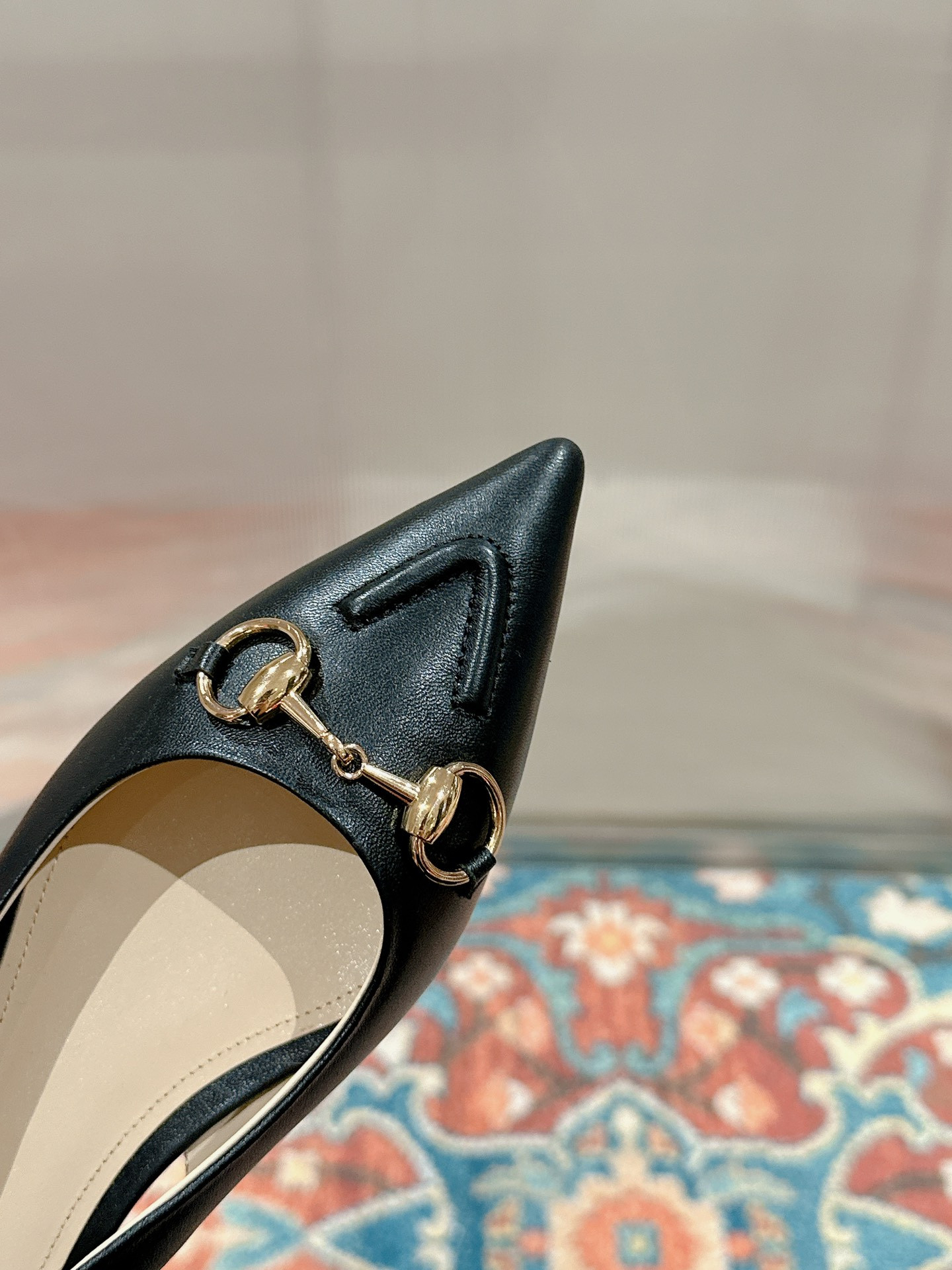 ua G*u*i horsebit slingback flat