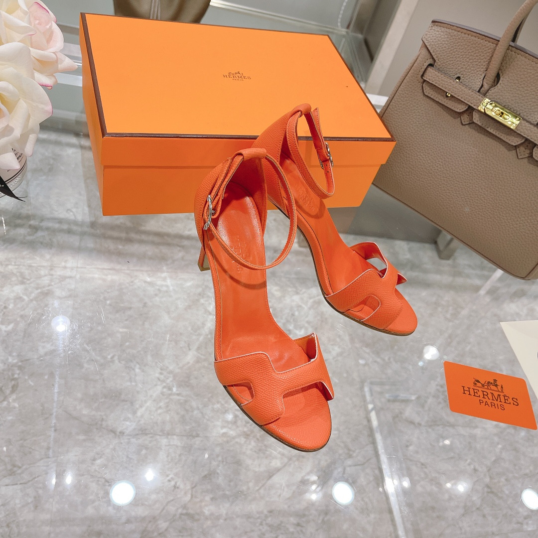 ua H**mes heeled sandal
