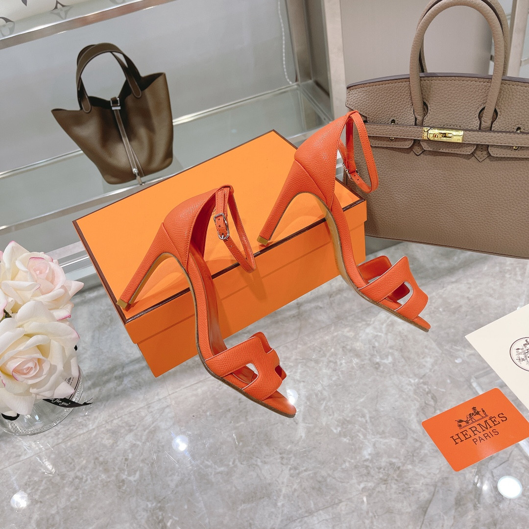 ua H**mes heeled sandal