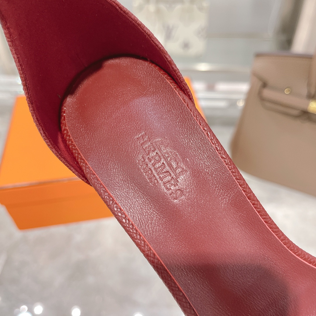 ua H**mes heeled sandal