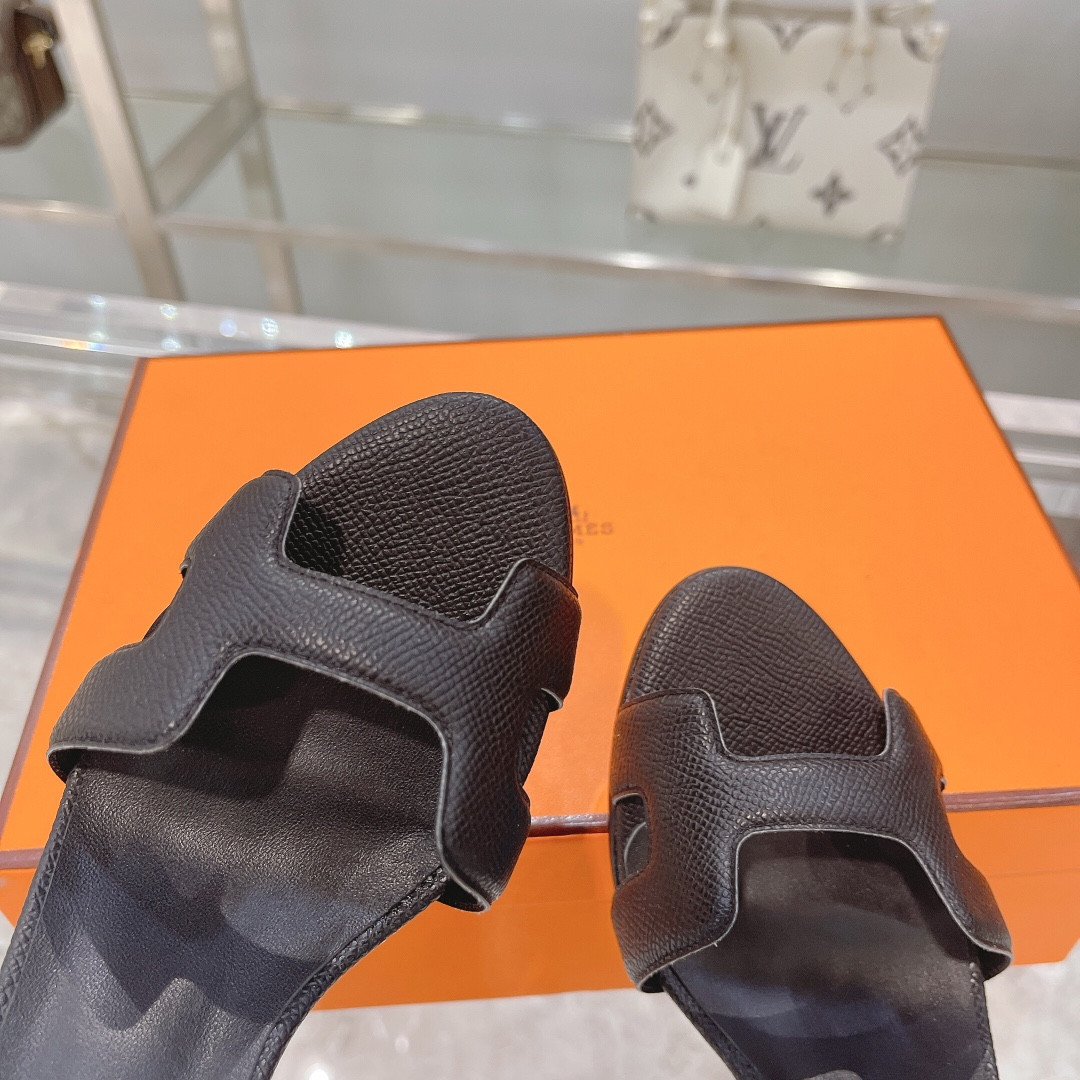 ua H**mes heeled sandal