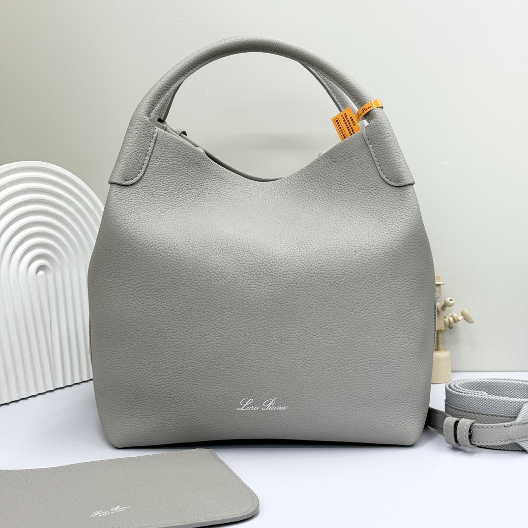 L**o p*ana large bale bag grained calfskin 24 x 20 x 27 cm