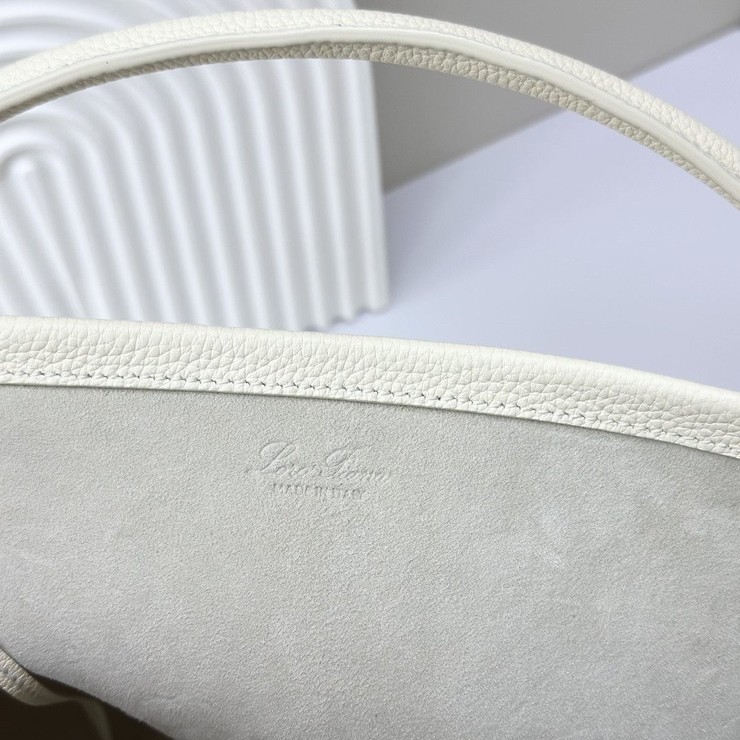 L**o p*ana large bale bag grained calfskin 24 x 20 x 27 cm