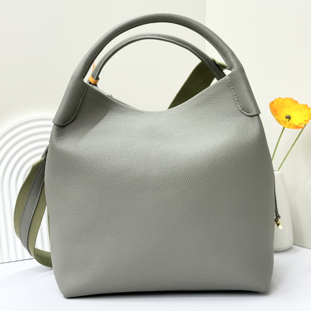 L**o p*ana large bale bag grained calfskin 24 x 20 x 27 cm