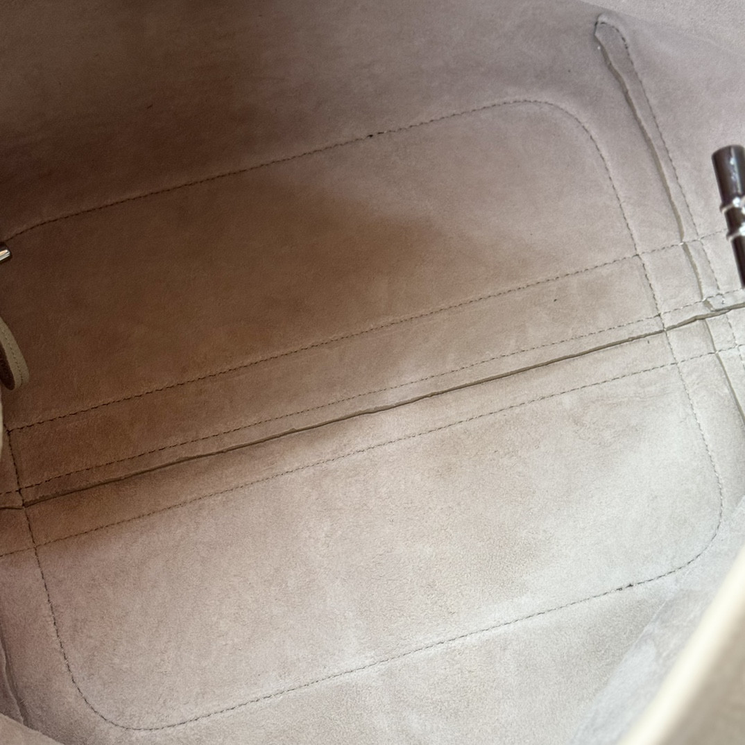 L**o p*ana large bale bag grained calfskin 24 x 20 x 27 cm