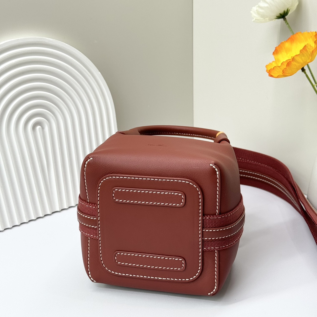 L**o p*ana micro bale bag  smooth calfskin 23 x 16 x 14 cm