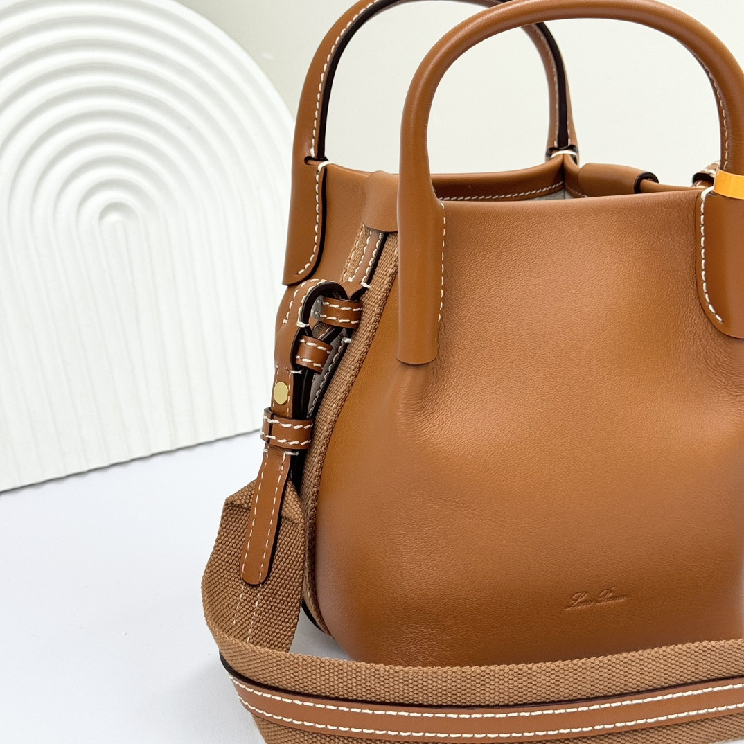 L**o p*ana micro bale bag smooth calfskin 23 x 16 x 14 cm