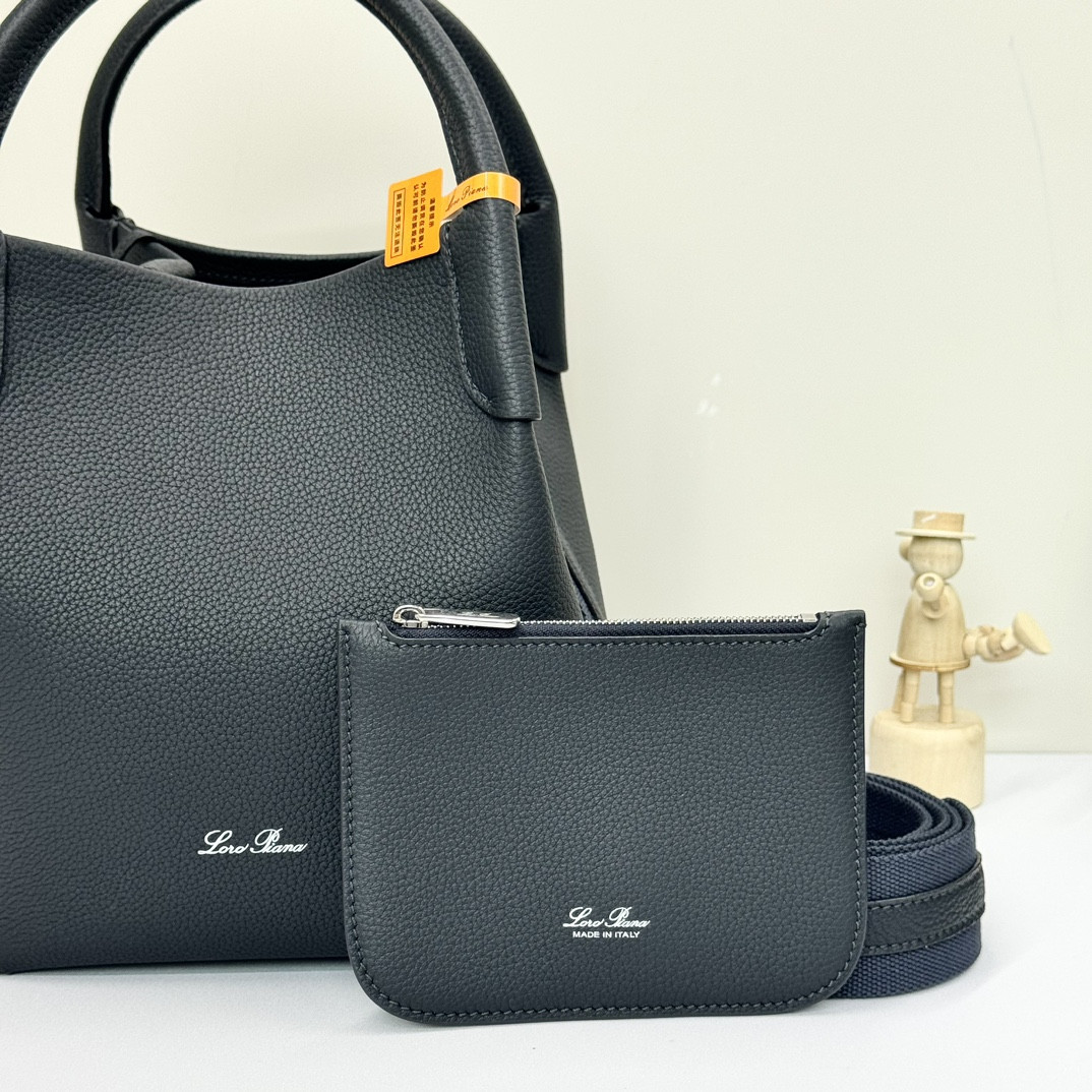 L**o p*ana small bale bag black grained calfskin 17 x 17 x 21 cm