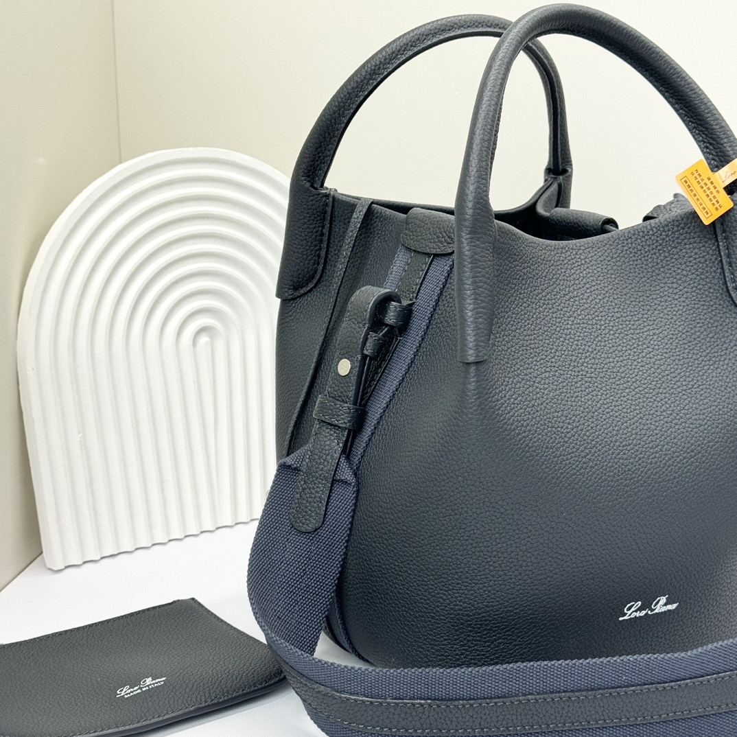 L**o p*ana small bale bag black grained calfskin 17 x 17 x 21 cm