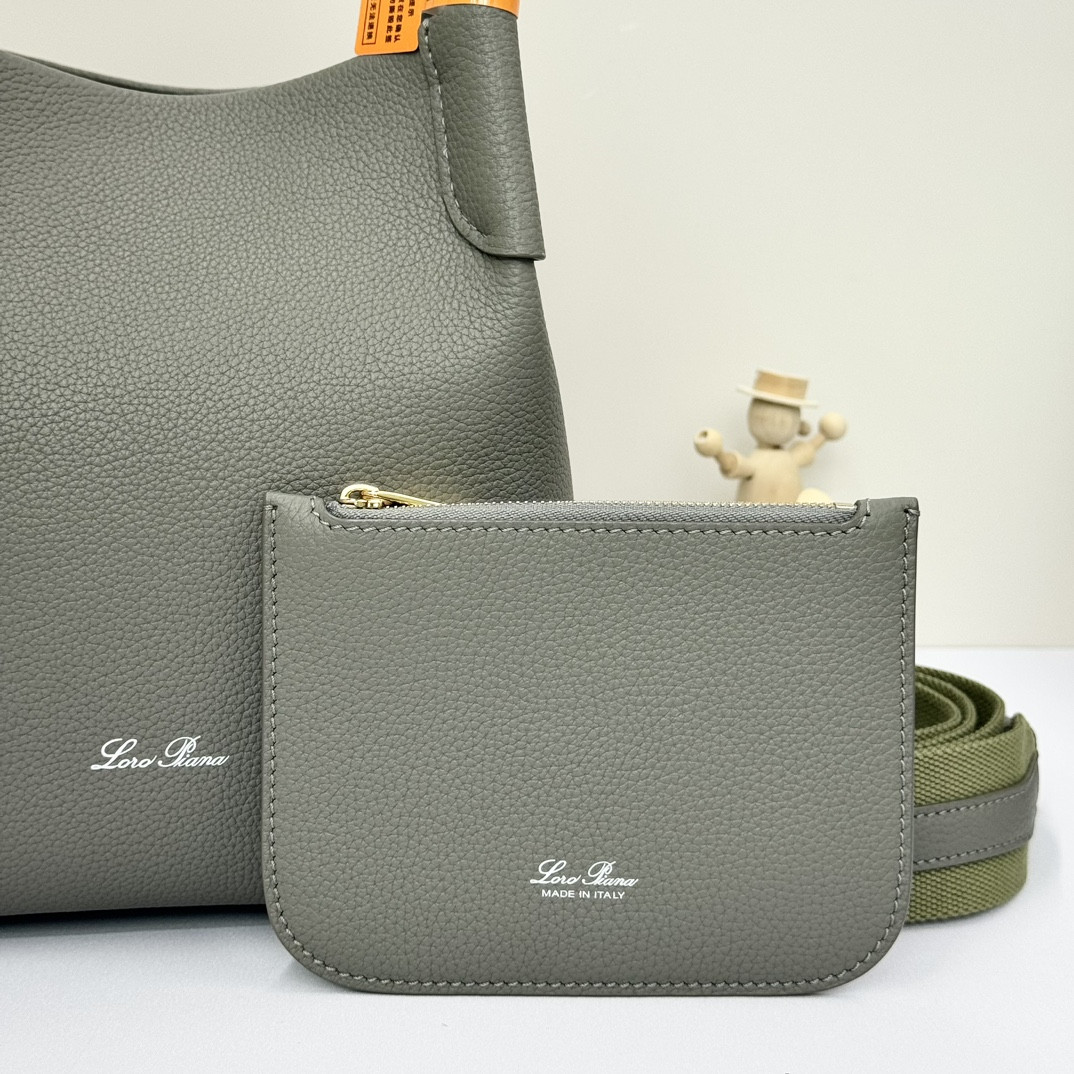 L**o p*ana small bale bag grained calfskin 17 x 17 x 21 cm