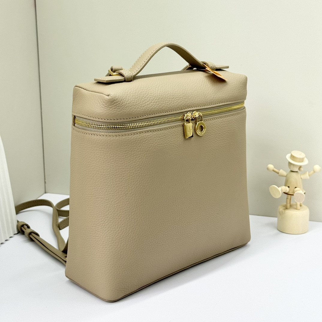 L**o p*ana extra pocket backpack l23.5 grained calfskin 23 x 21 x 8 cm