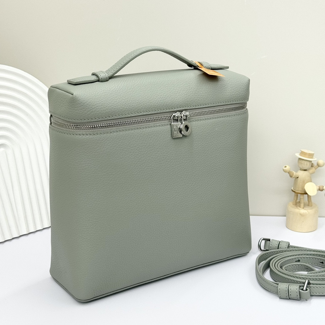 L**o p*ana extra pocket backpack l23.5 grained calfskin 23 x 21 x 8 cm