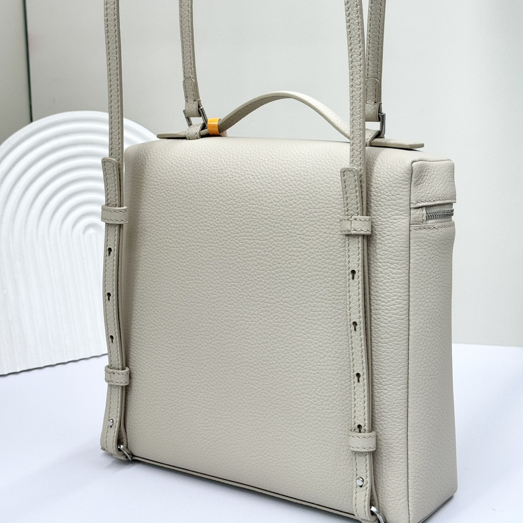 L**o p*ana extra pocket backpack l23.5 grained calfskin 23 x 21 x 8 cm