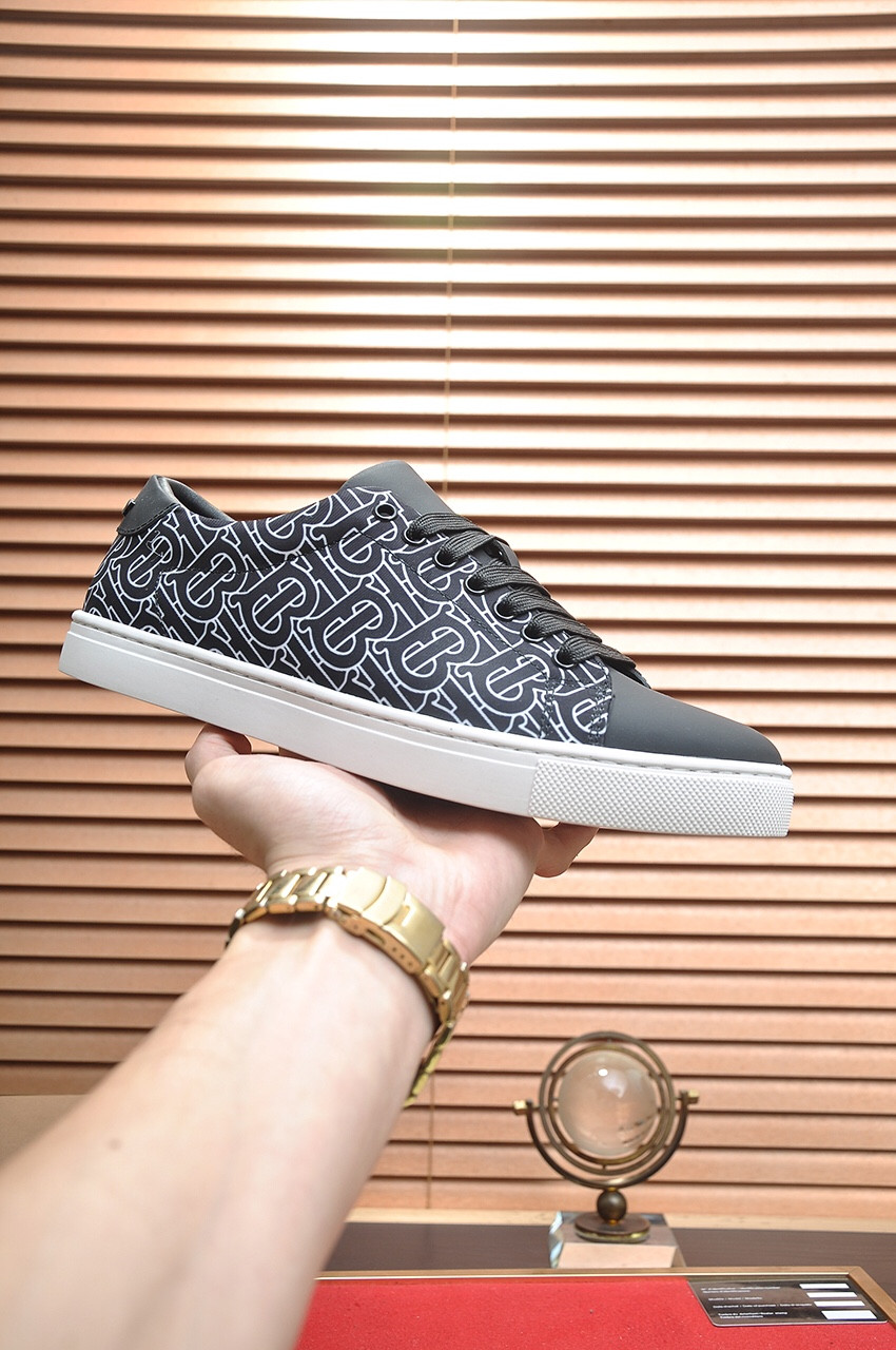 ua B**rry sneakers