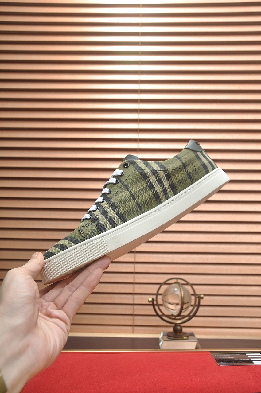 ua B**rry check sneakers