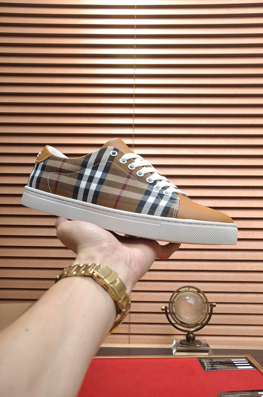 ua B**rry check sneakers