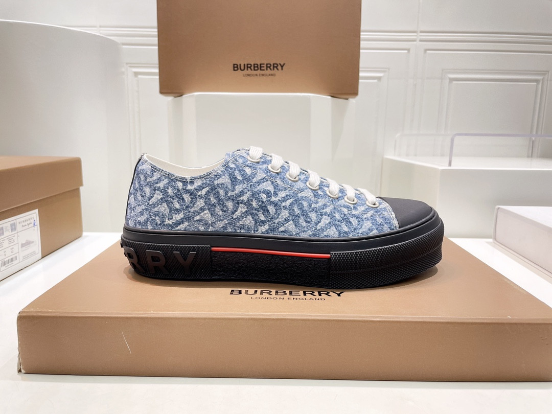 ua B**rry sneakers