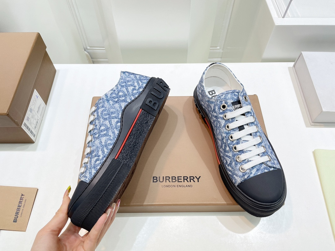ua B**rry sneakers