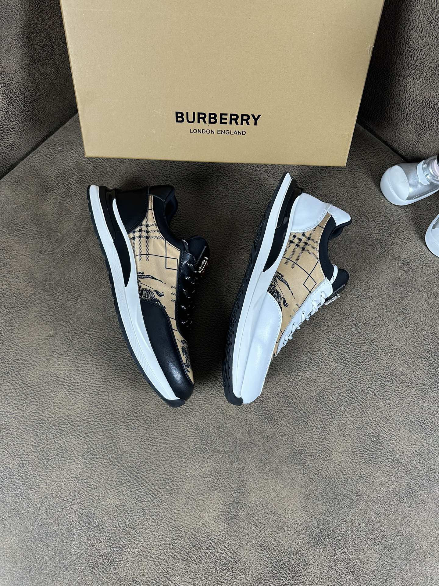 ua B**rry sneakers