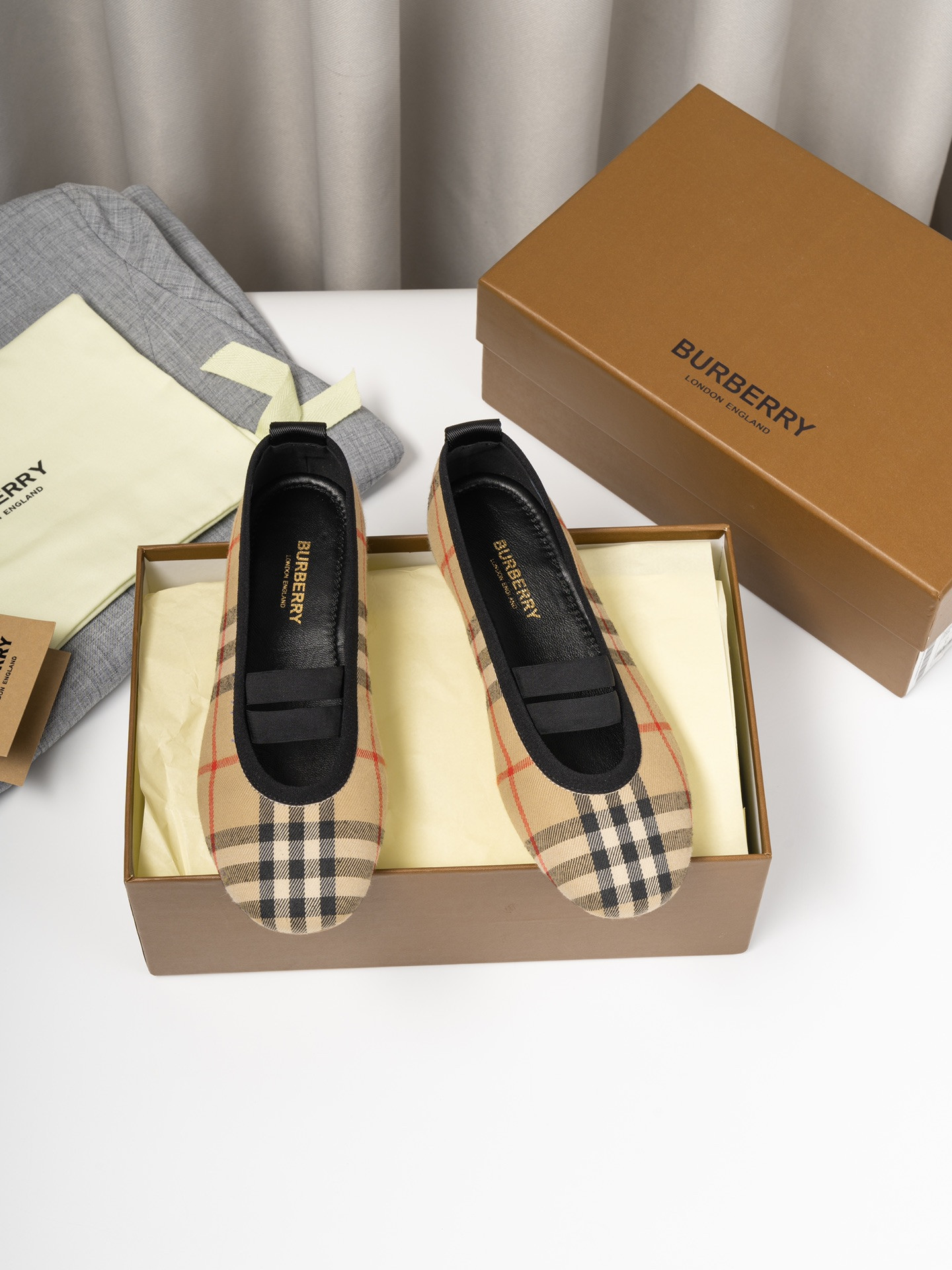 ua B**rry check mary jane flats