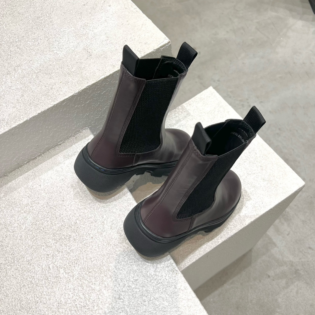 ua B**rry leather creeper chelsea boots