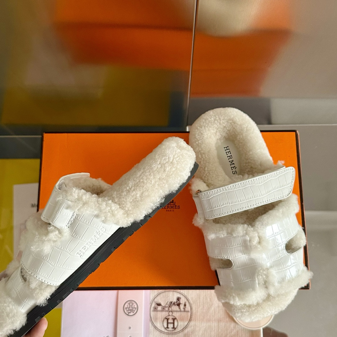 ua H**mes chypre sandal