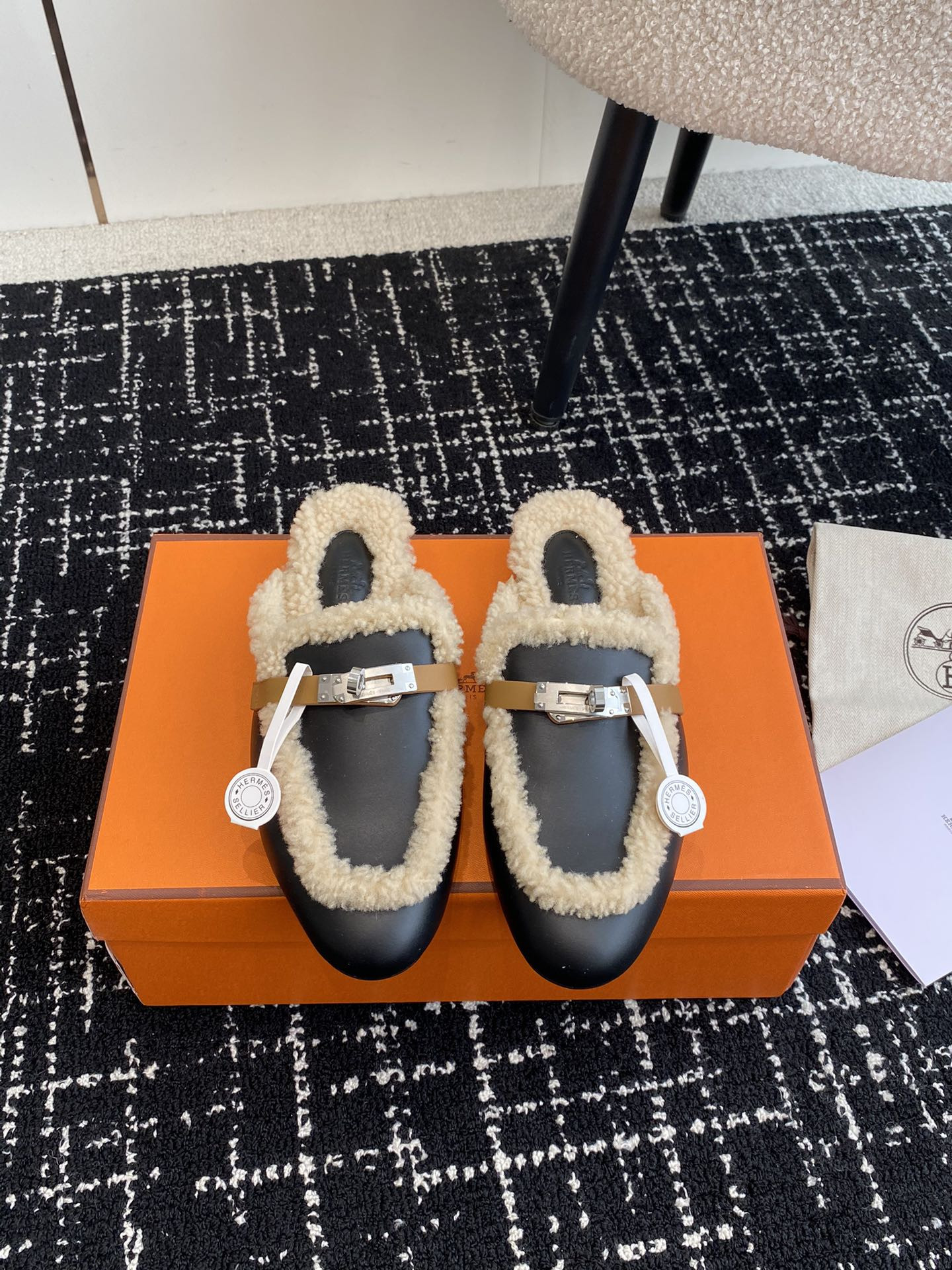 ua H**mes oz mule