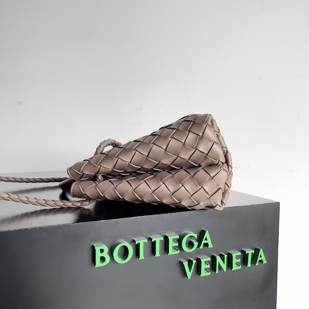 bo*te*ga Ve*ne*ta east-west andiamo 29x10x18cm