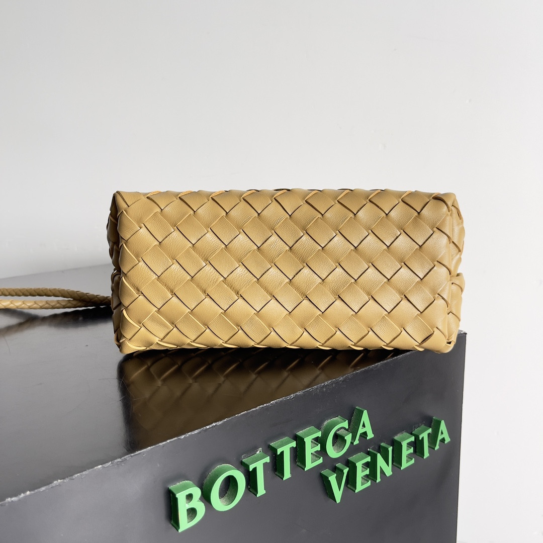 bo*te*ga Ve*ne*ta small andiamo 25x22x10.5cm