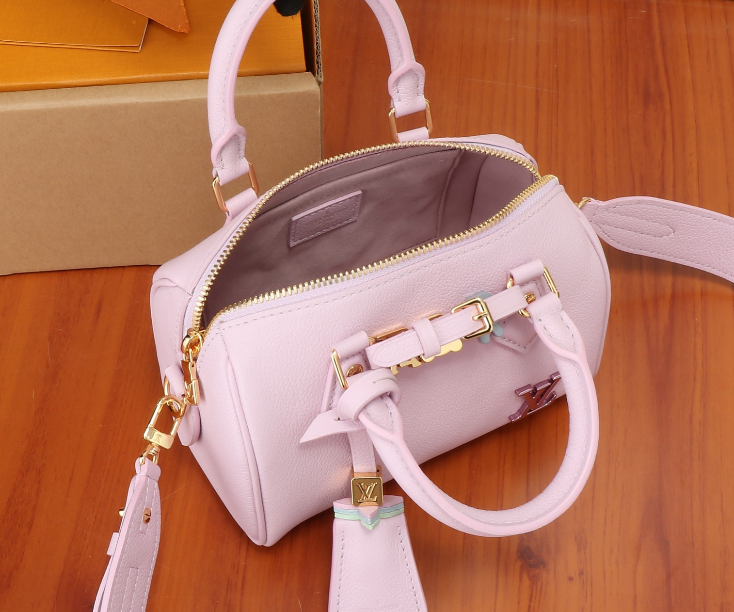 LV Speedy 18 M24598 18x12.5x11CM