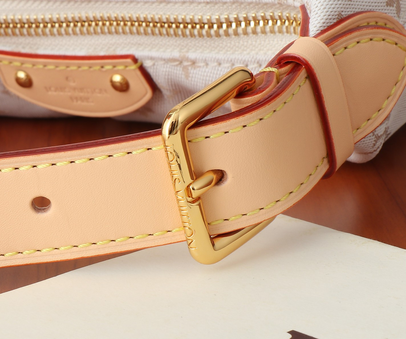LV Hills Pochette  M12433 18.5x11x6.5CM